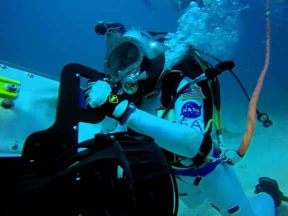 Les astronautes de NEEMO 20 testent l'HoloLens