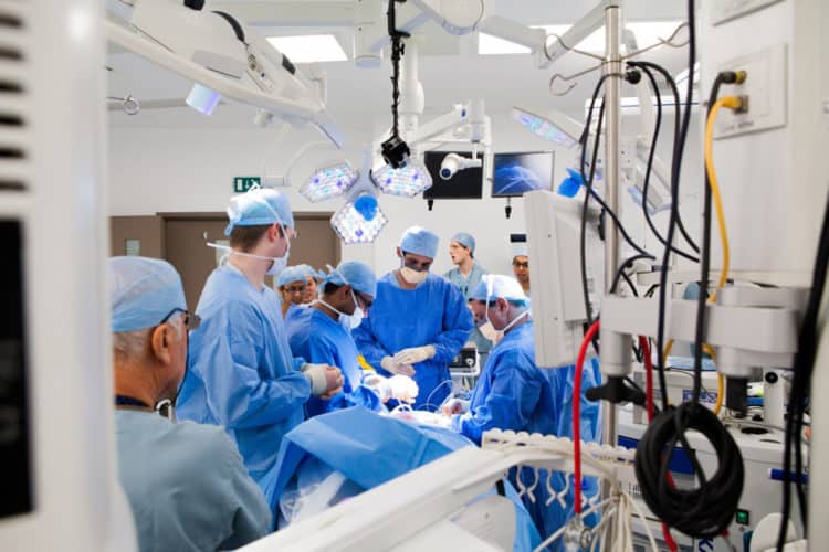chirurgie en réalité virtuelle