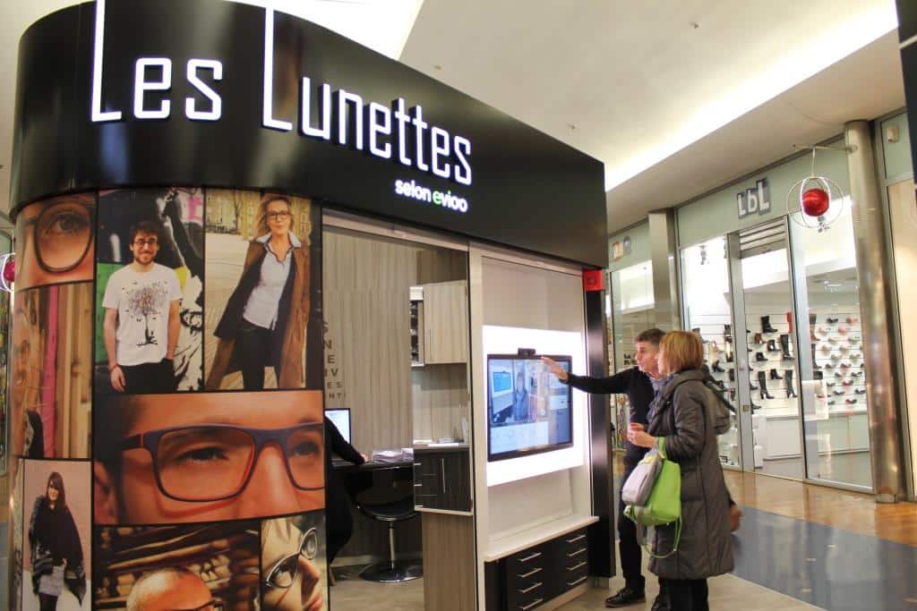 Kiosque de vente de lunettes avec écran tactile d'Evioo
