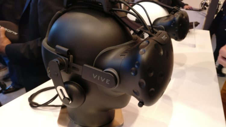 HTC casque Vive CES annonce conference TPCast Tracker casque audio accessoire fusil sport batte