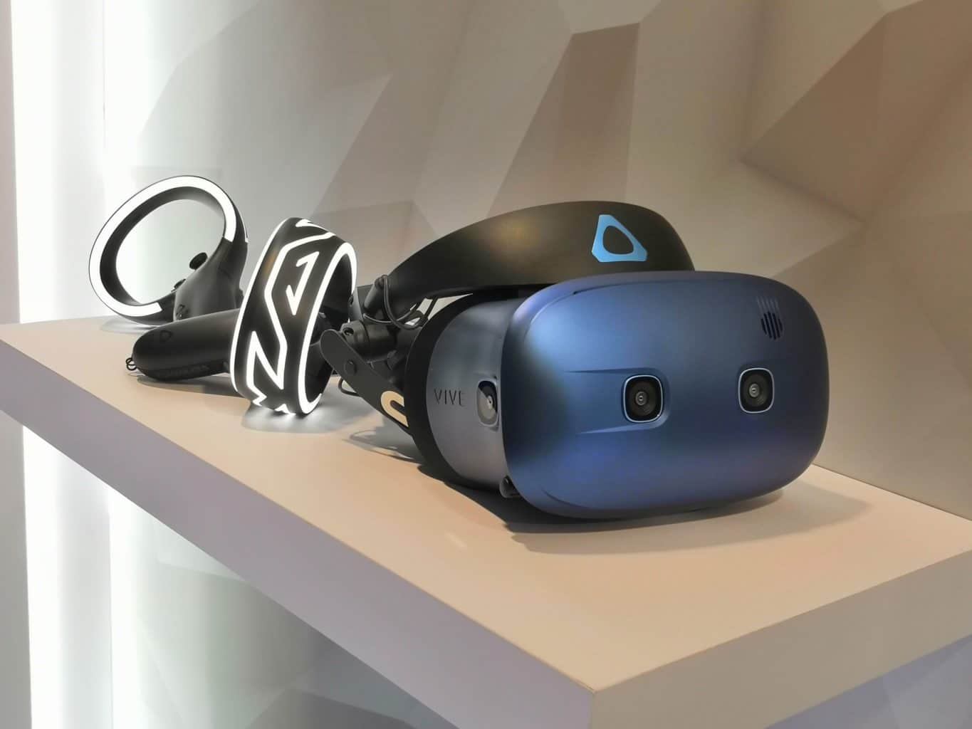 htc vive cosmos