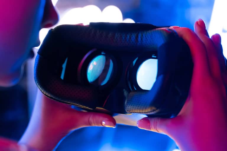 casque VR et lumière bleue