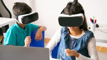 Enfants avec un casque VR
