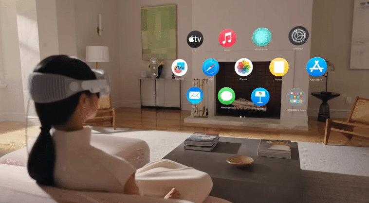 Désormais, la vidéo de présentation de son premier casque de réalité mixte, Vision Pro, intitulée « Introducing Apple Vision Pro », est la vidéo publique la plus visionnée sur la chaîne YouTube de la firme de la marque à la pomme.
