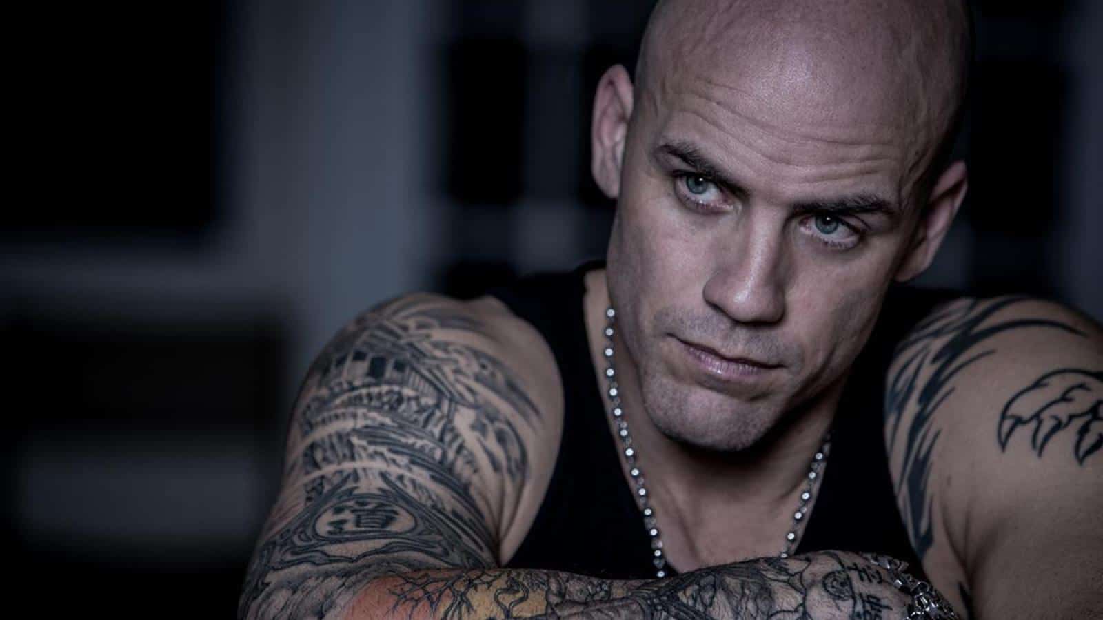 Derrick Pierce : un acteur porno chauve aux multiples talents