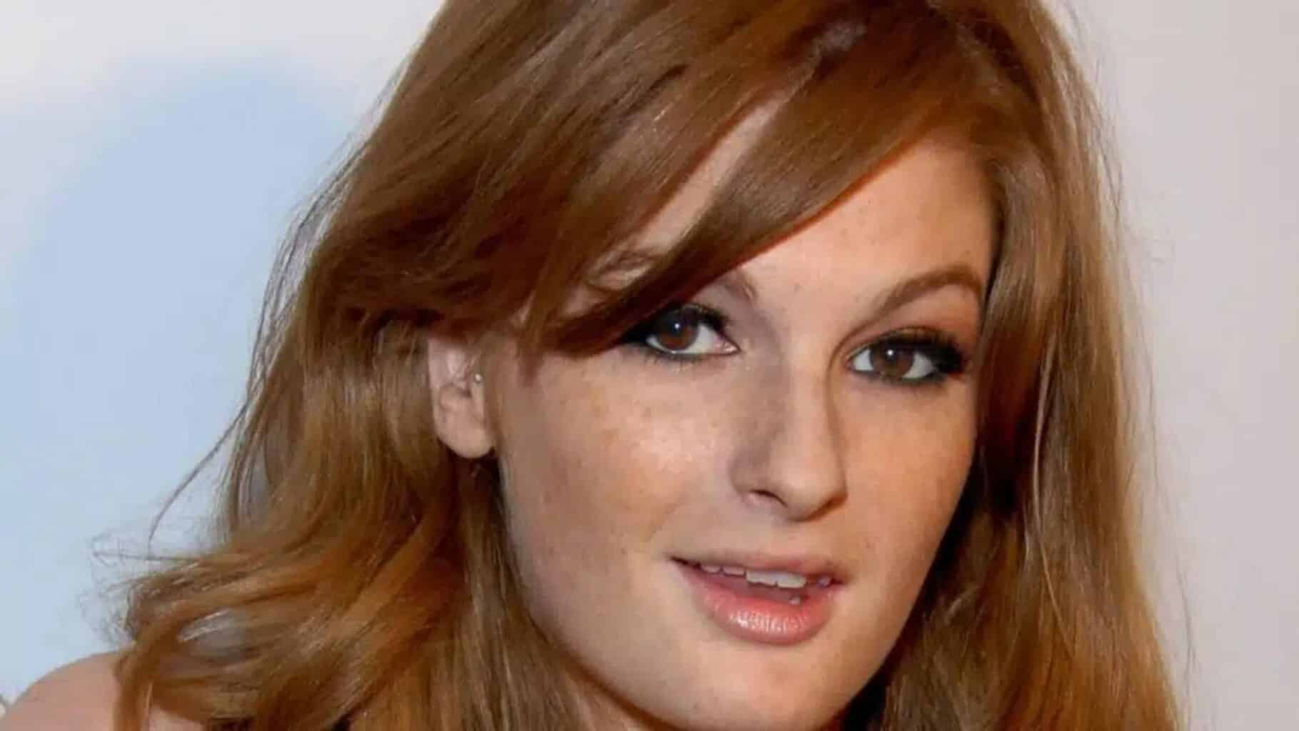 Faye Reagan : l'actrice porno rousse qui enflamme l'écran