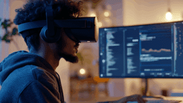 Développer une application de réalité mixte avec Android XR et Unity développeur devant son écran