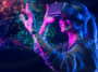 Meta Quest 3 Lite femme interagisant en VR avec on casque