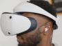 PlayStation VR2 PC homme portant un casque VR