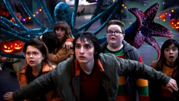 Jeunes poursuivis par des montres durant hallowwen