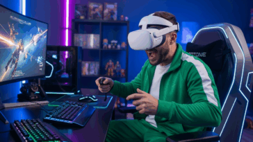 homme en casque VR gamer