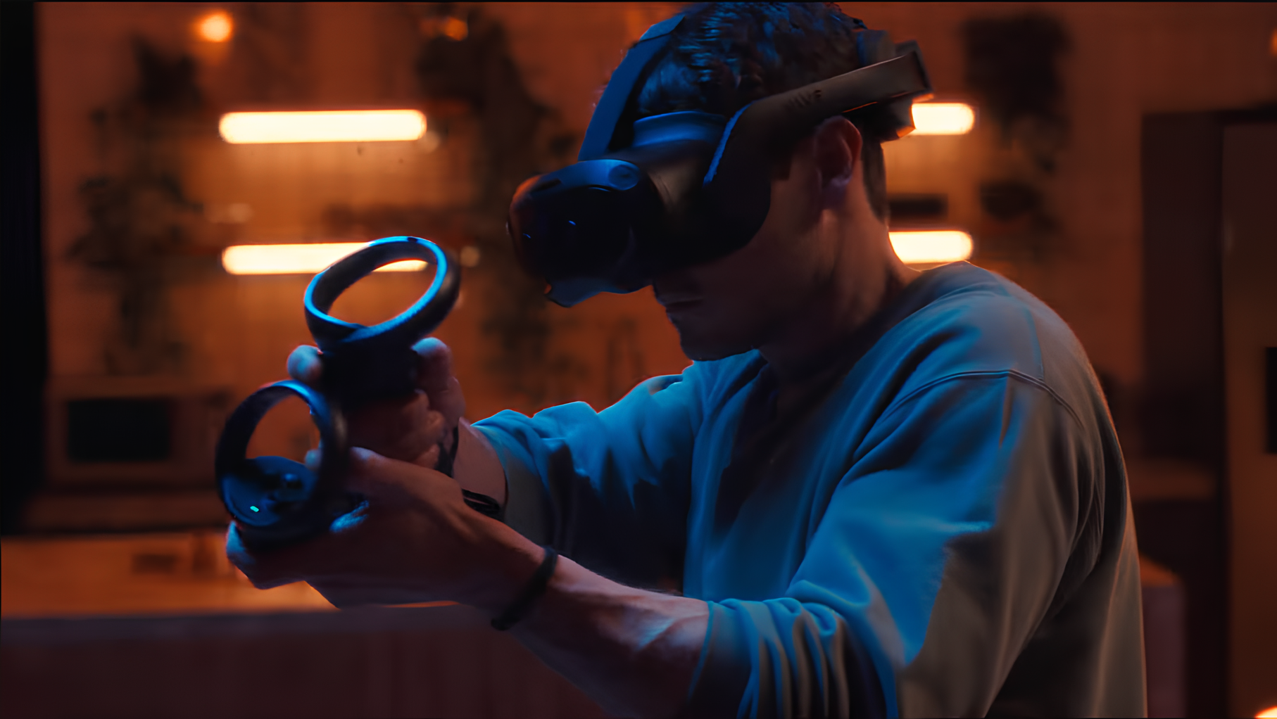 Homme avec un casque Vr qui joue à un jeu VR