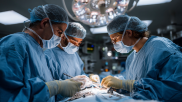 L’Apple Vision Pro aide les médecins à réussir une chirurgie de la cataracte avec une visibilité améliorée.