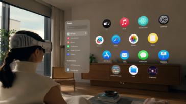 personne qui utilise un casque Apple Vision Pro