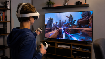Personne qui joue à un jeu VR