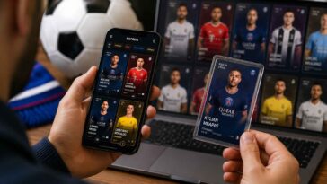 Une personne tient un smartphone affichant Sorare et une carte de Mbappé, devant un ordinateur portable montrant une vaste collection.