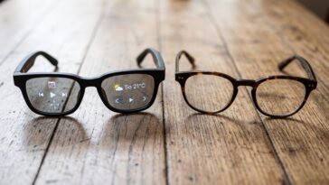 image illustrant deux paires de lunettes IA différentes